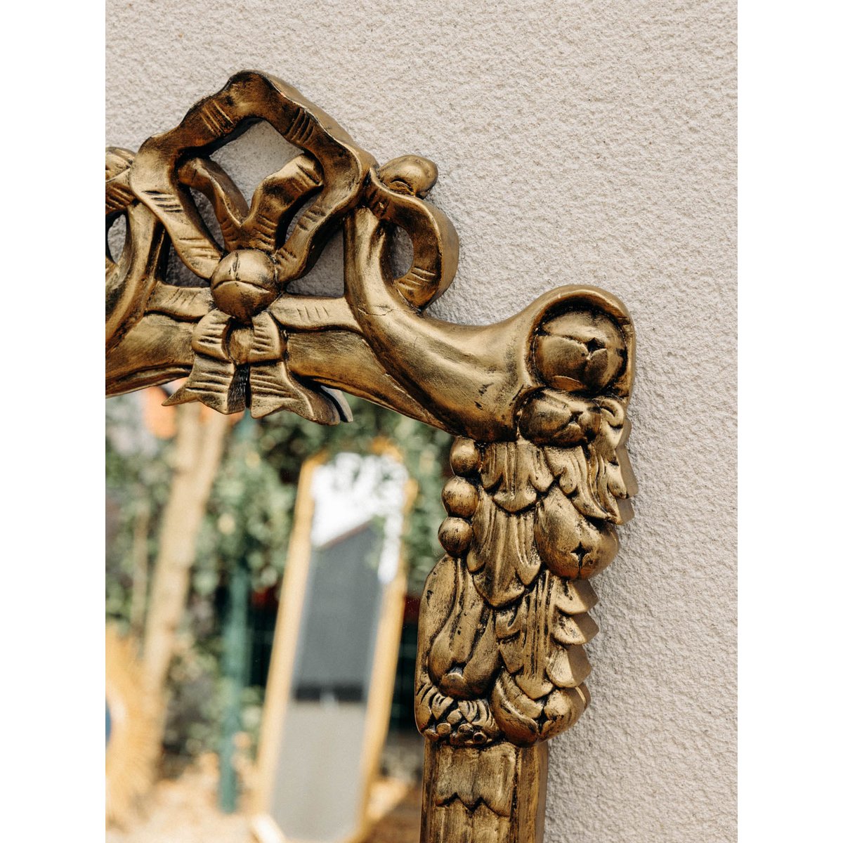 Miroir sculpté au cadre doré et sculptural Georges N°1275 - Bon état doré, DEBONGOUT