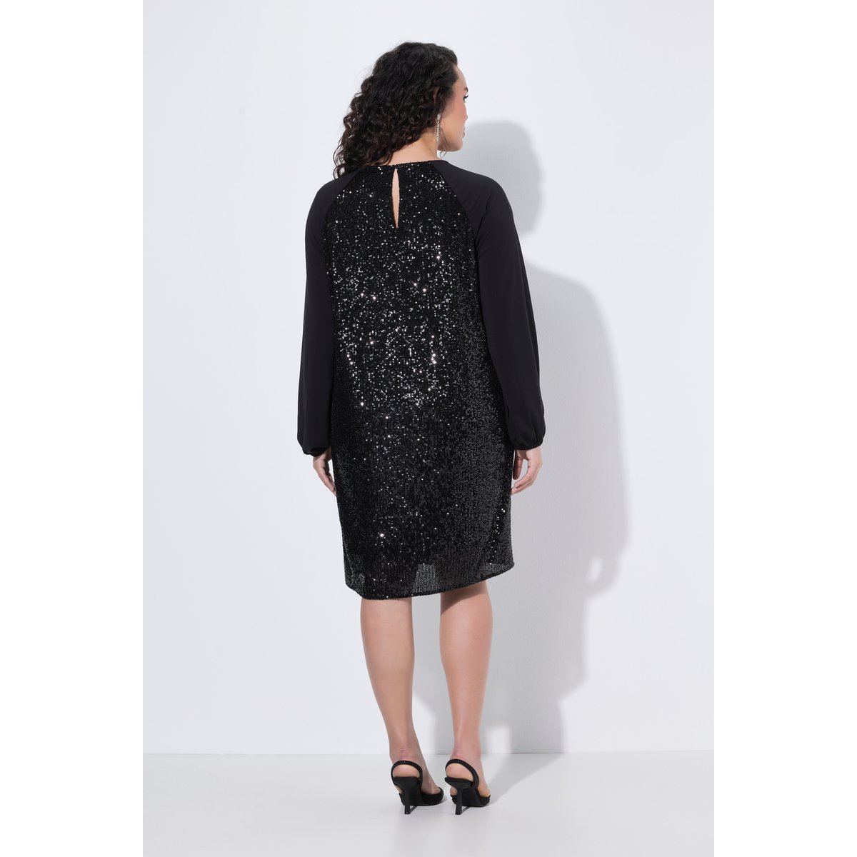 Robe à paillettes, décolleté rond noir, ULLA POPKEN