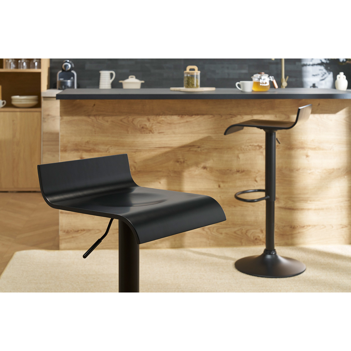 Tabourets de bar design noirs (lot de 2) SURF noir, MILIBOO