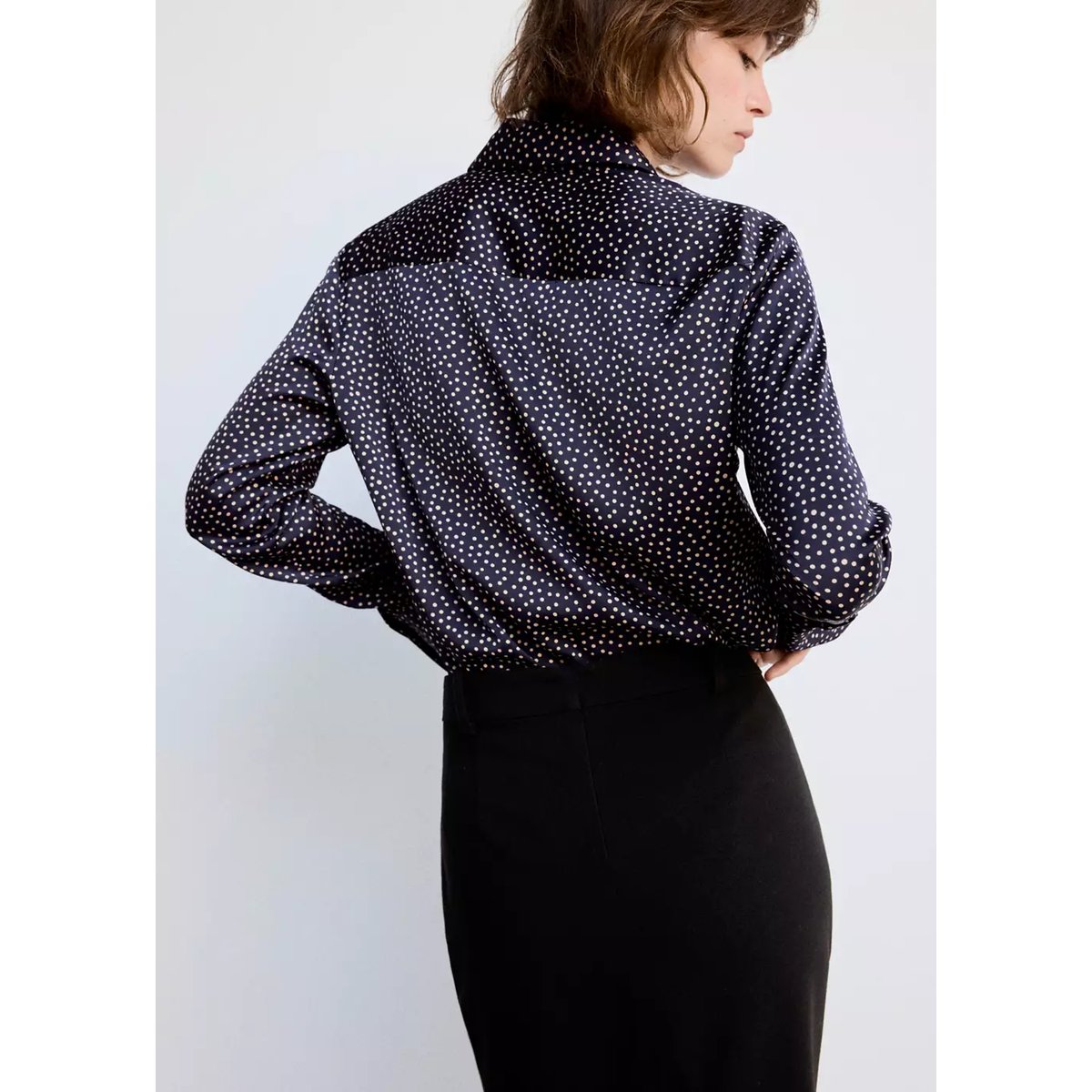 Chemise satinée pois bleu nuit, MANGO