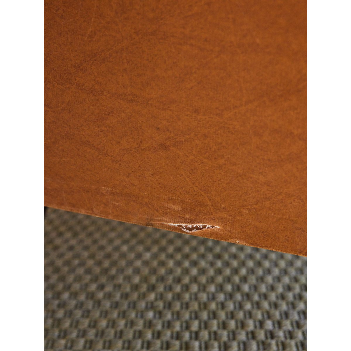 Fauteuil en skaï Jakob N°1321 - Bon état marron, DEBONGOUT