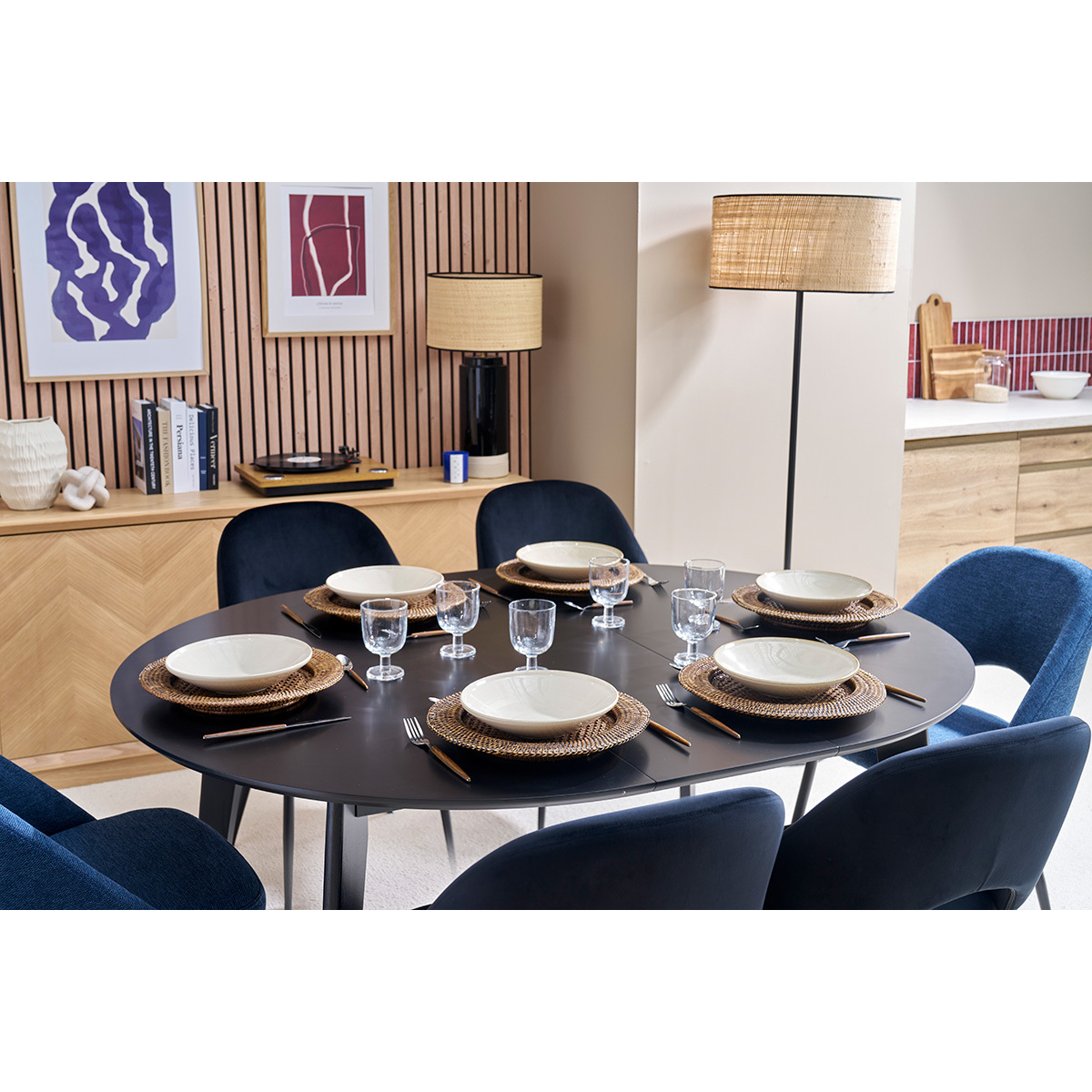 Table à manger ronde extensible finition noyer L120-150 cm LEENA noir, MILIBOO