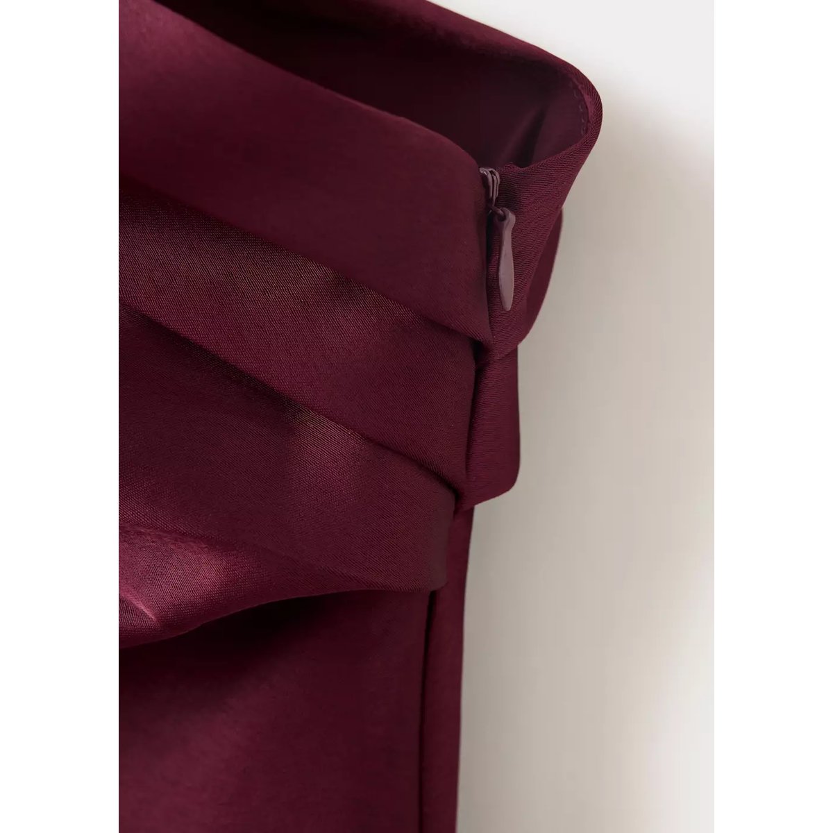Blouse satinée à basque peplum bordeaux, MANGO