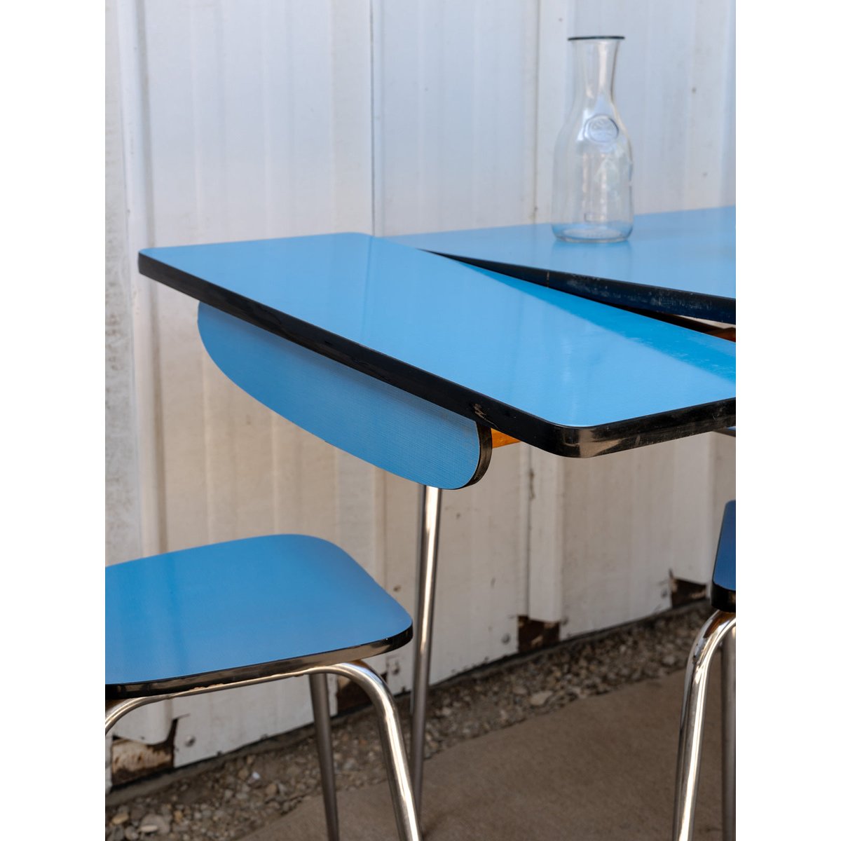 Ensemble de table et chaises en formica bleu et blanc Ange N°26 - Bon état bleu, DEBONGOUT
