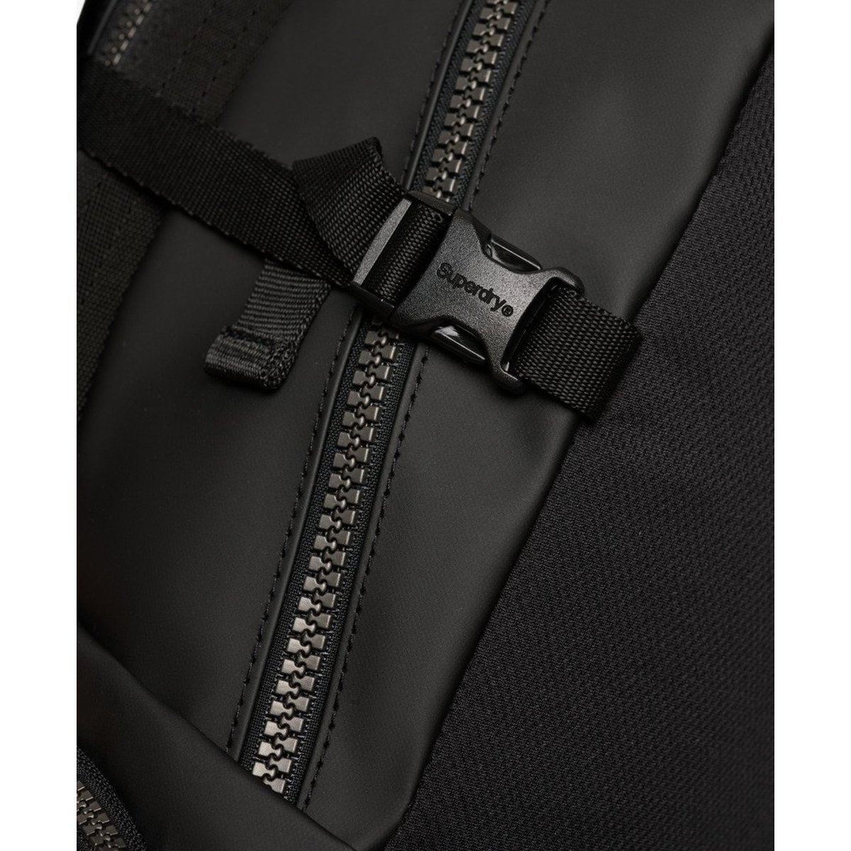 Sac à dos Tarp avec logo brodé noir/vert kaki, SUPERDRY