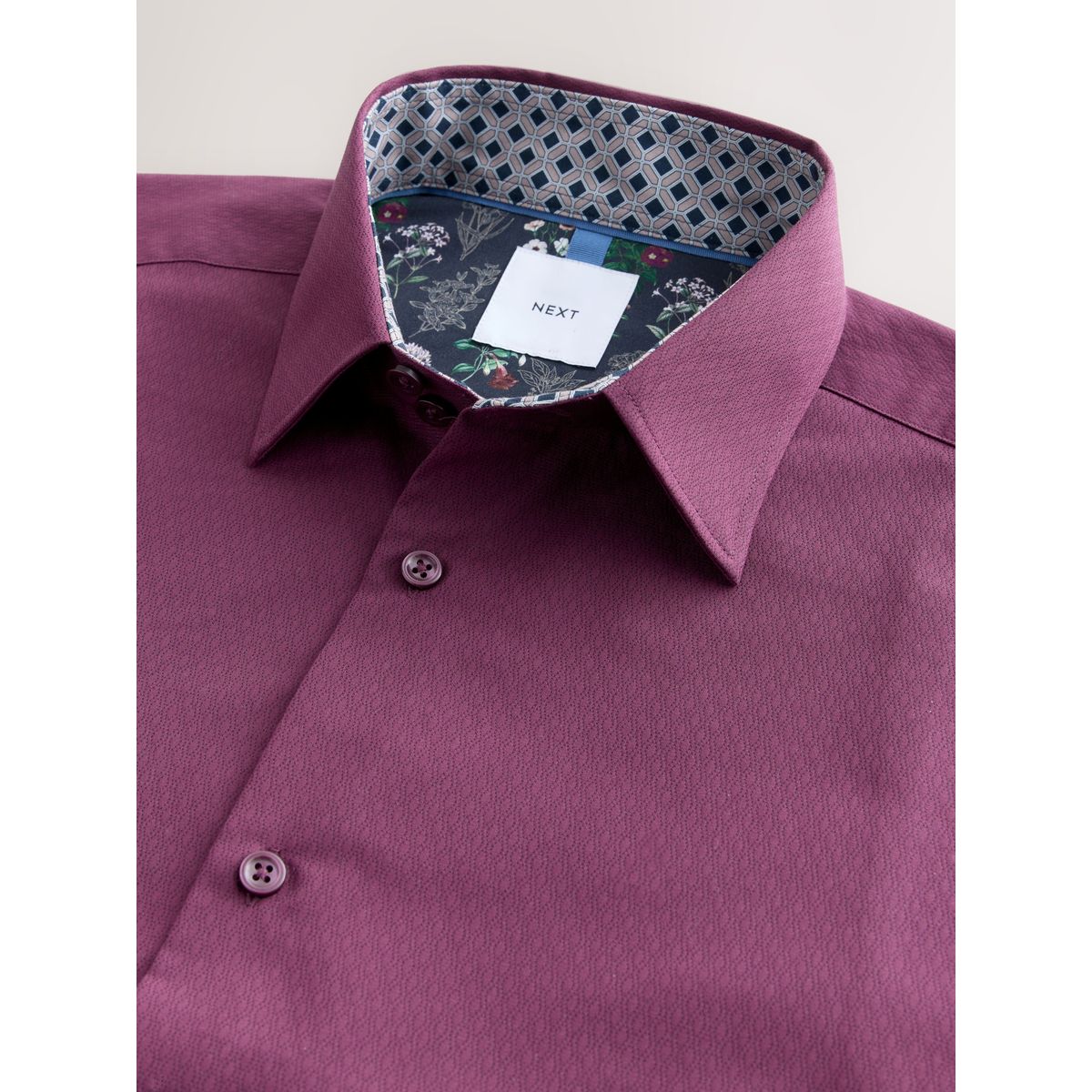 Chemise facile d’entretien à détails texturés rouge bordeaux, NEXT