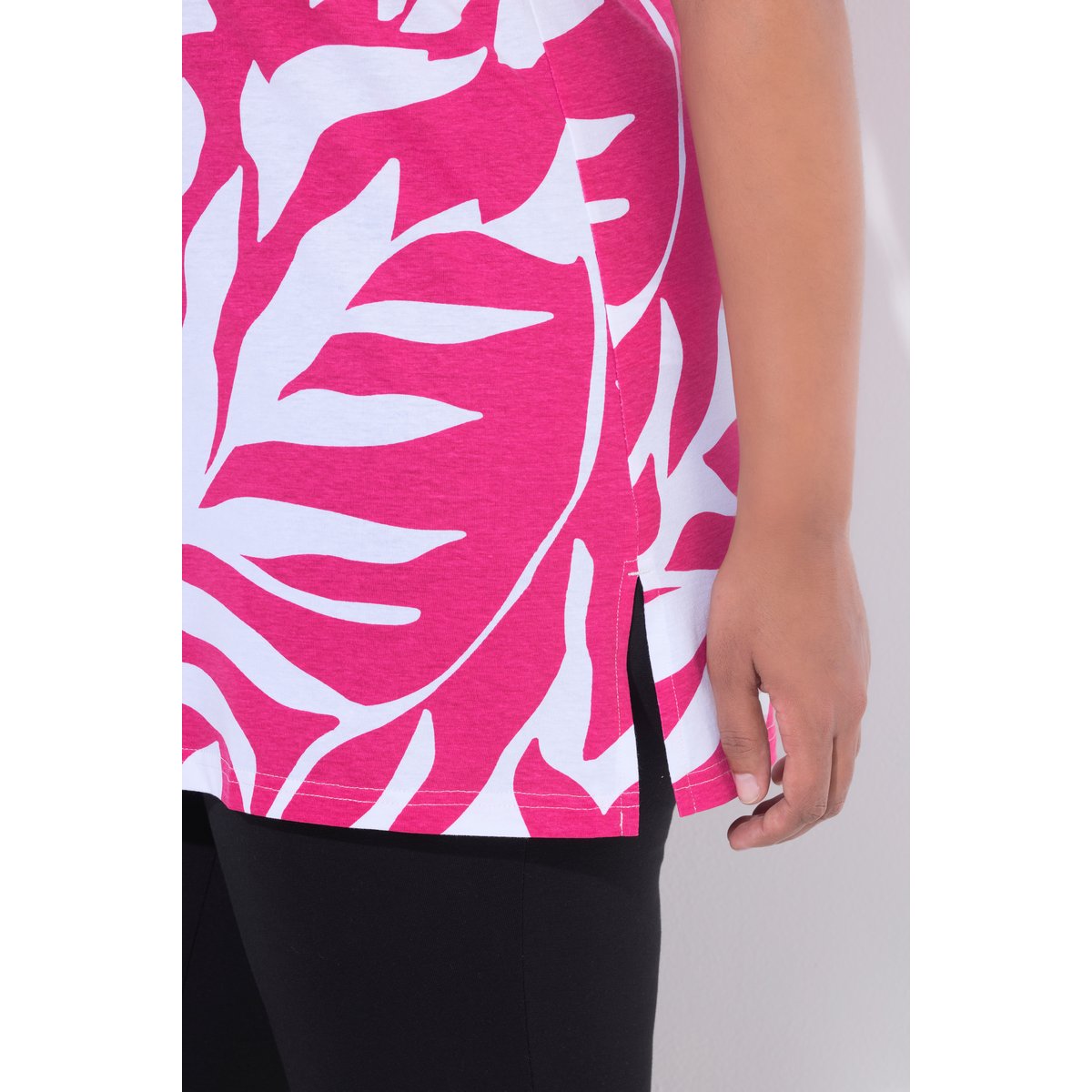 T-shirt long dans un imprimé feuilles rose vif, ULLA POPKEN