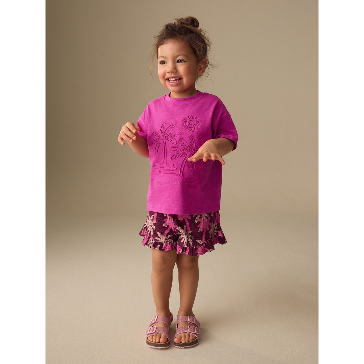 Ensemble haut à manches courtes et short broderie de palmier rose/violette, NEXT