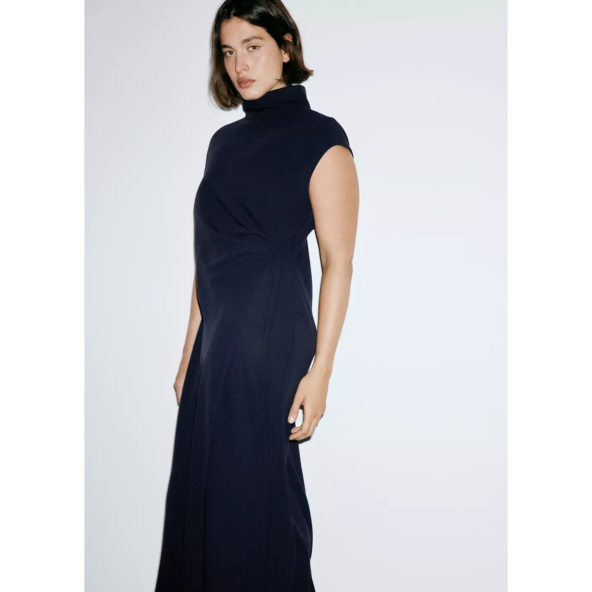 Robe col montant croisé bleu marine foncé, MANGO