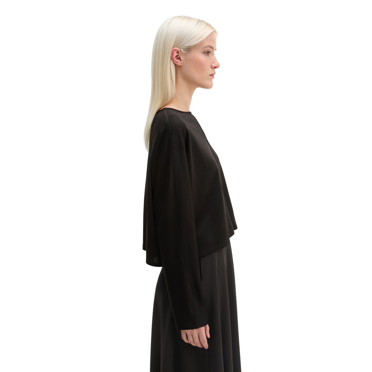T-shirt long cropped en LENZING™ ECOVERO™ noir, MARC O'POLO