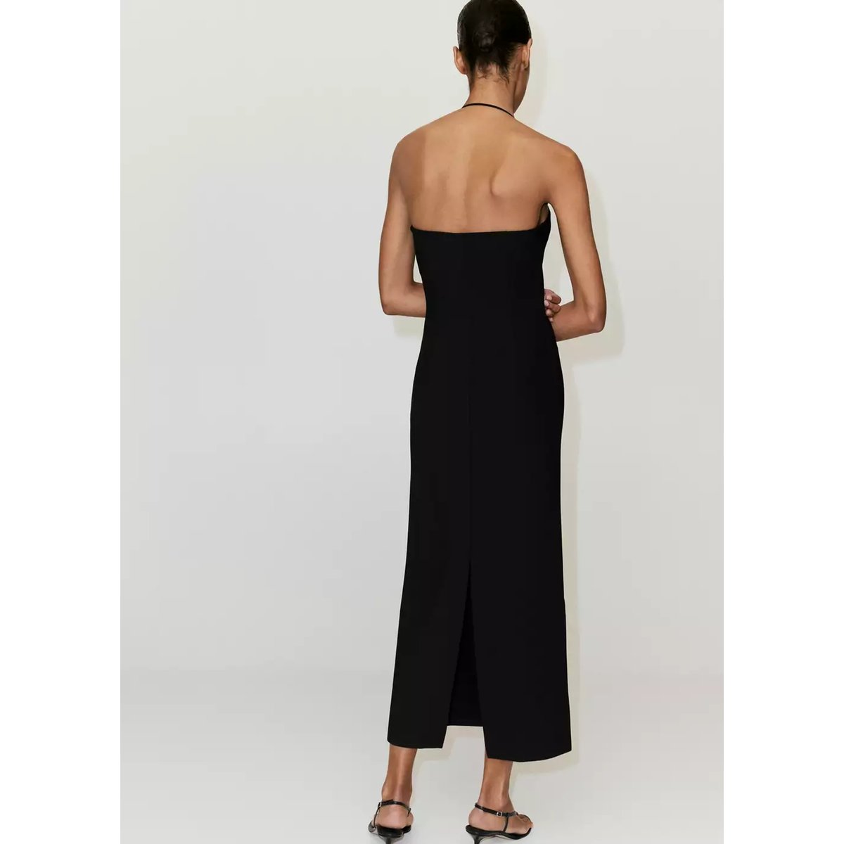 Robe cintrée à col halter noir, MANGO