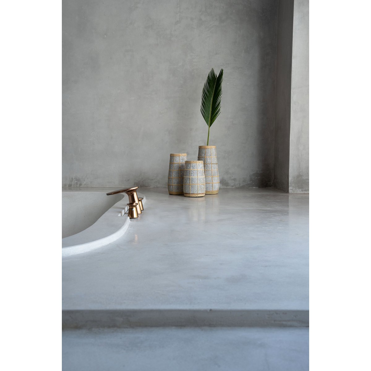 Vase en terre cuite et rotin CUTIE béton naturel, BAZAR BIZAR