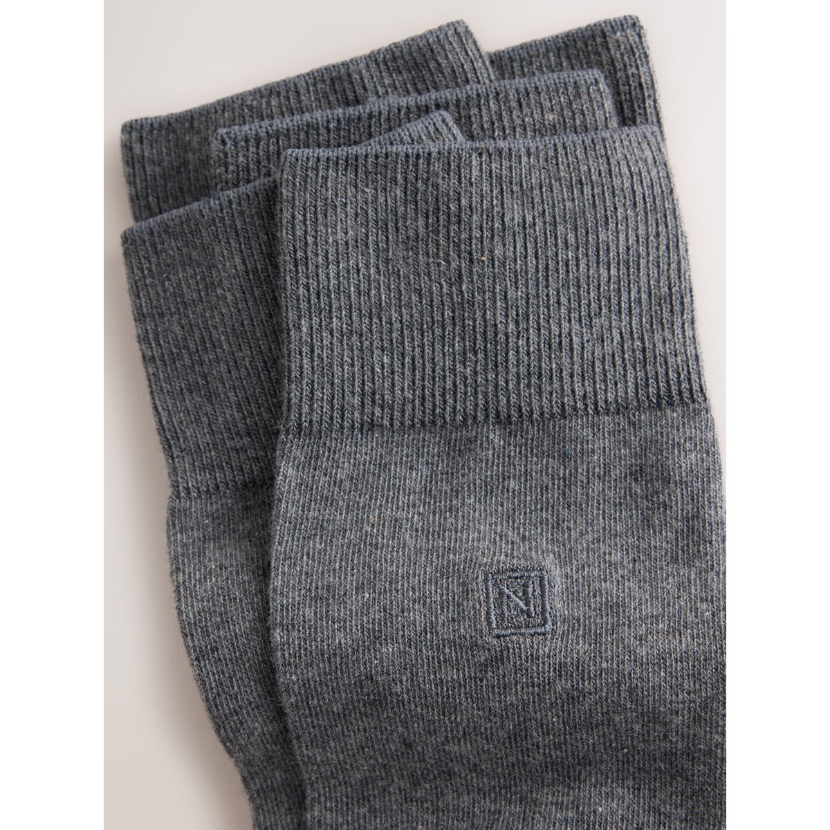 Chaussettes fraîcheur brodées gris, NEXT
