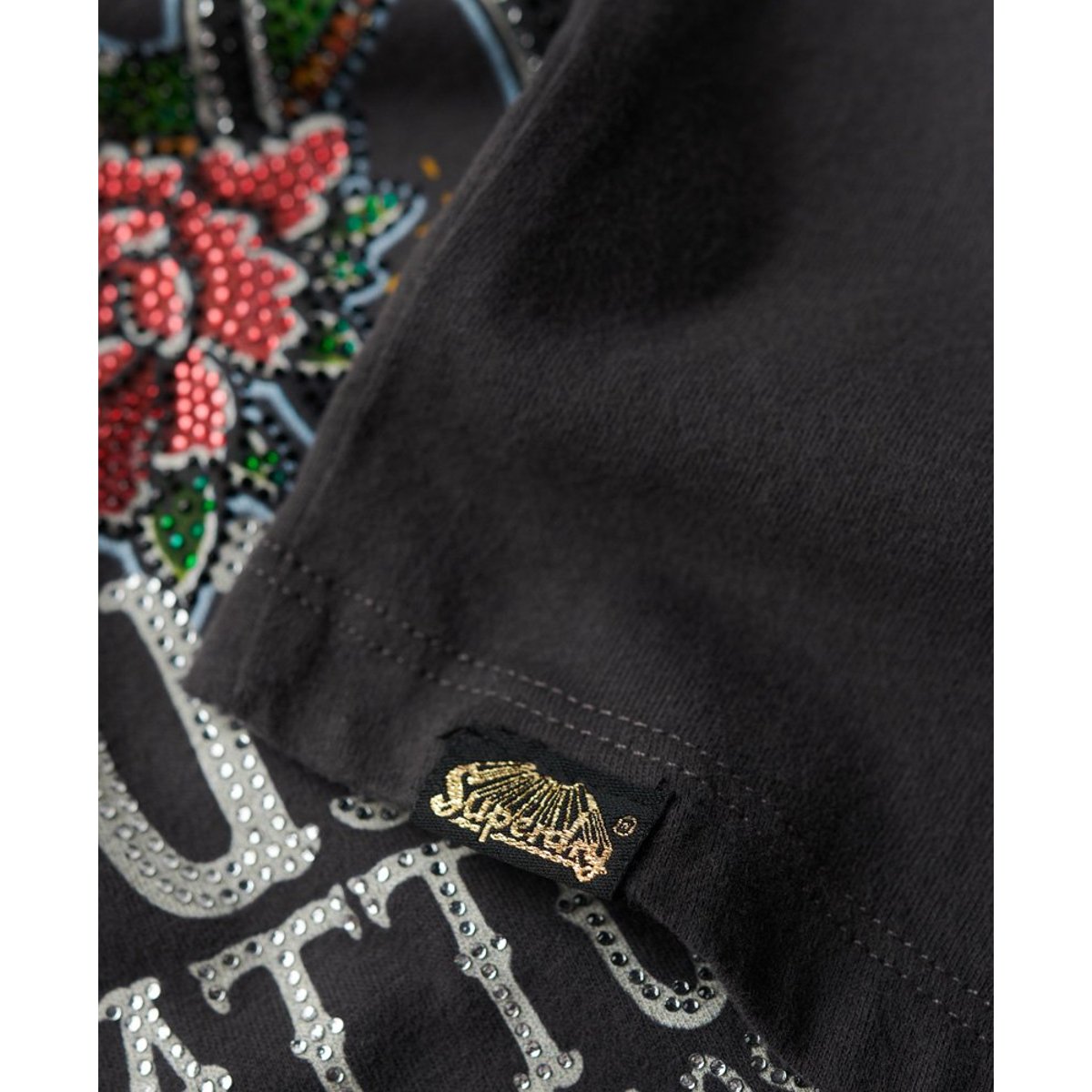 T-shirt ajusté à strass effet tatouage anthracite, SUPERDRY
