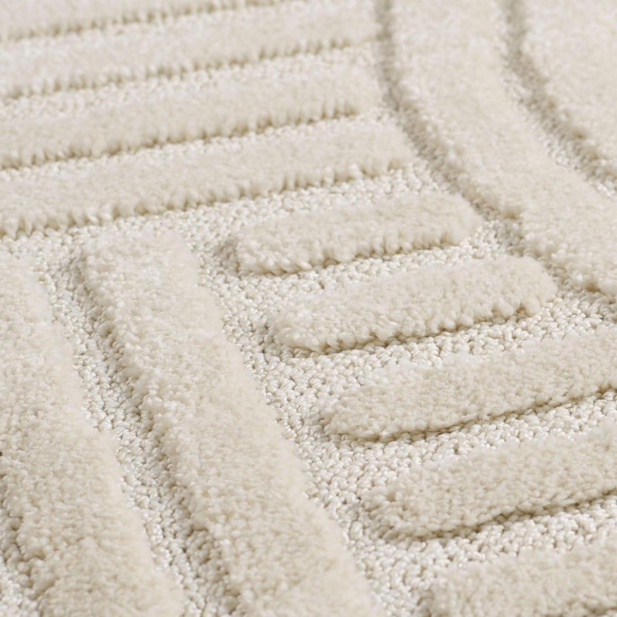 Tapis salon au motif géométrique en relief, moderne et élégant, NOOR crème, UN AMOUR DE TAPIS