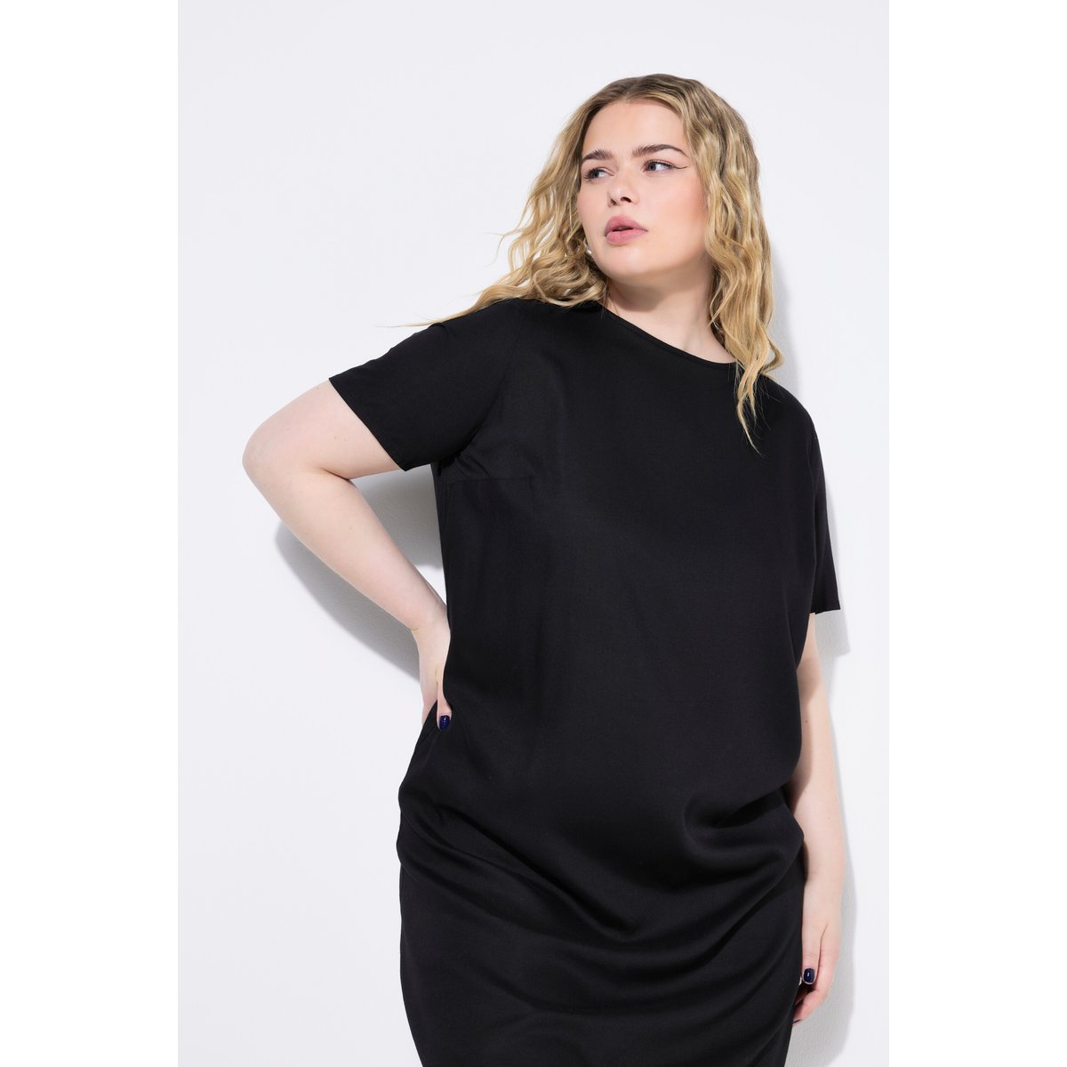 Robe coupe Straight Fit, viscose confortable noir, STUDIO UNTOLD