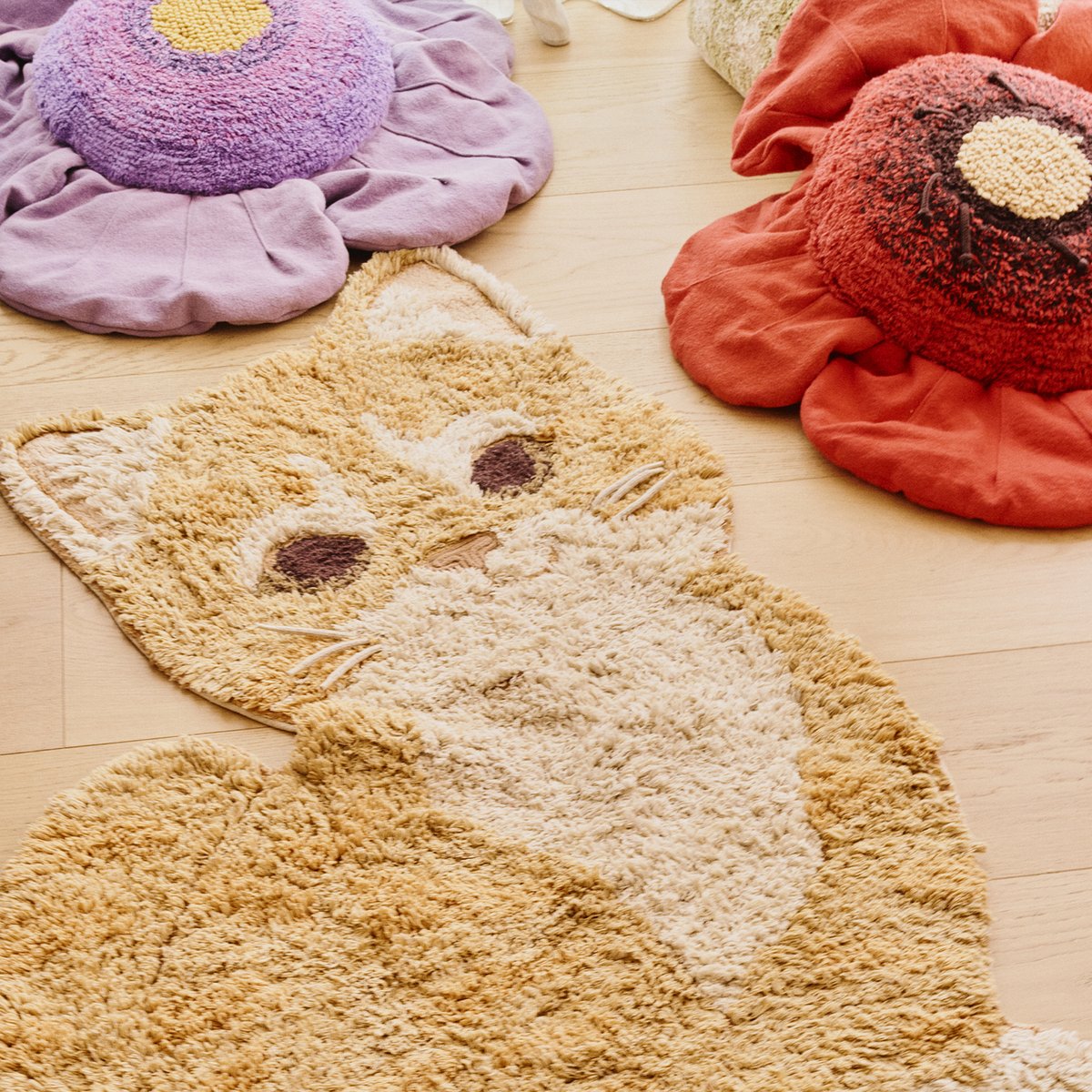 Tapis lavable Chat Ginger PETALS & PALS brun antique, châtaigne, daim, naturel, miel clair, rose, doré, vanille, grain de café, LORENA CANALS