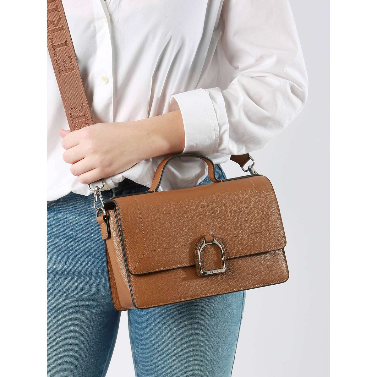 Sac bandoulière M Altesse cuir camel, ETRIER