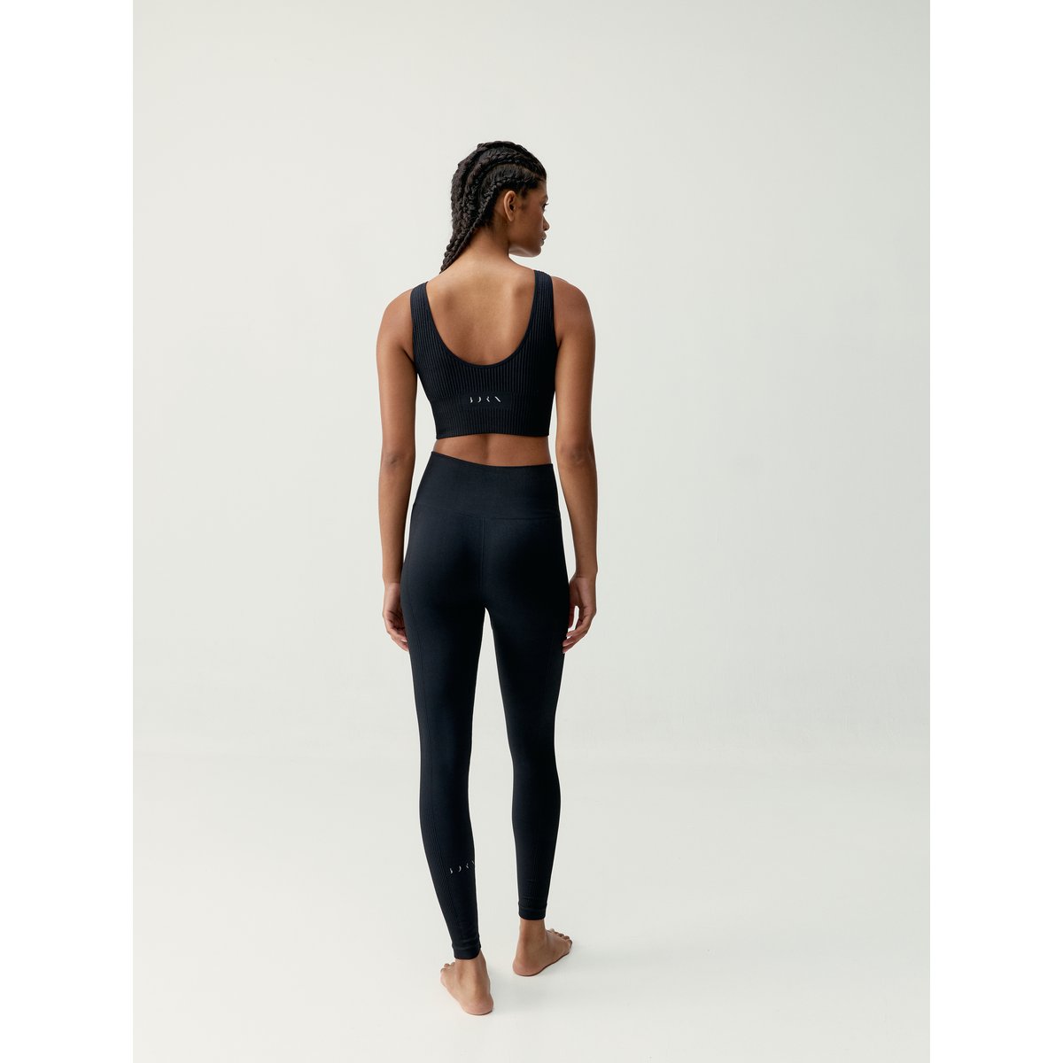 Brassière de sport femme Flow maintien moyen coussinets amovibles noir profond, BORN