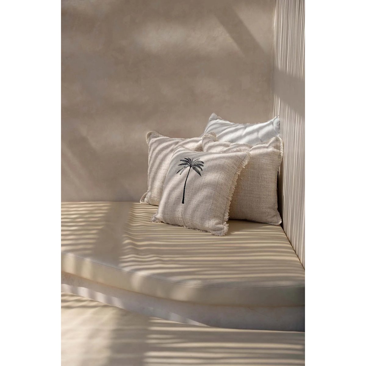 Housse de coussin en coton GILI PALM noir beige, BAZAR BIZAR