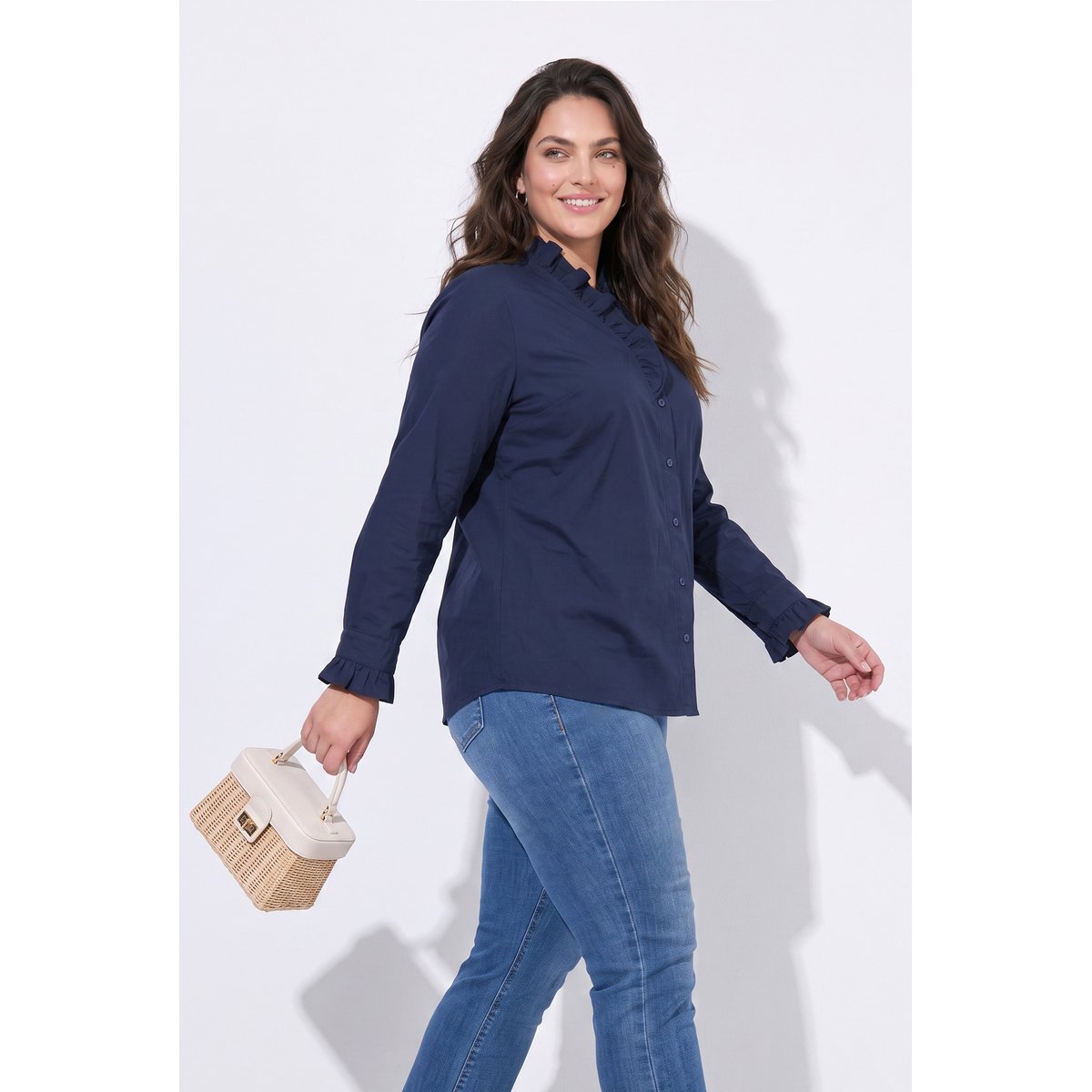 Blouse à encolure en V et col ruché marine, ULLA POPKEN