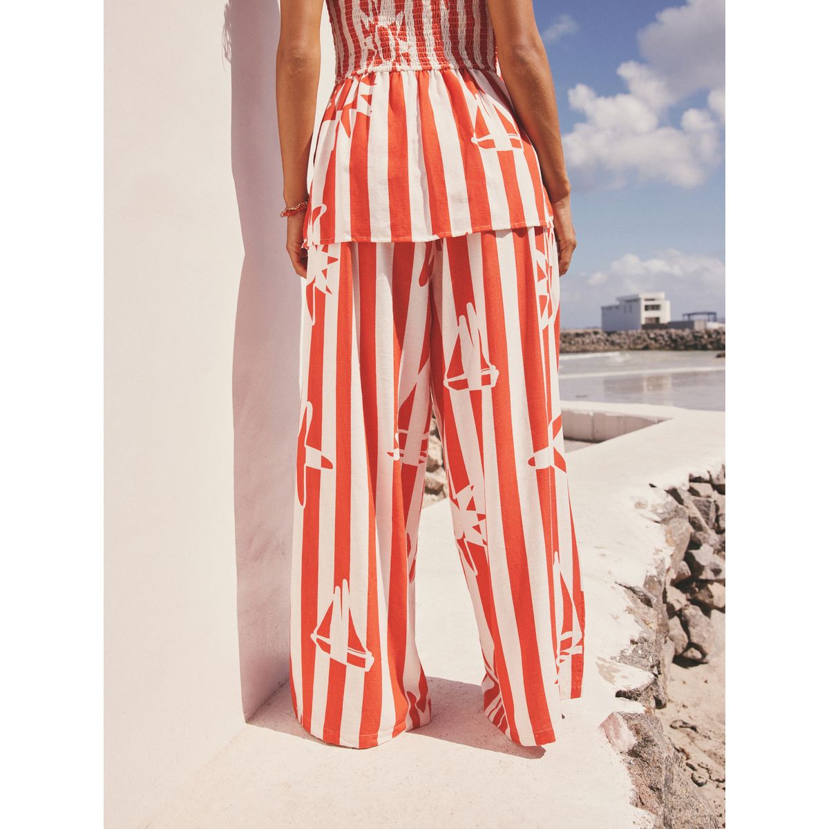 Pantalon large avec pli sur le devant imprimé soleil à rayures rouges et blanches, NEXT
