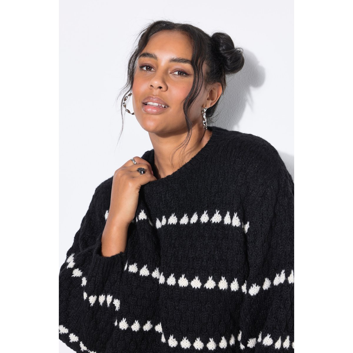 Pull à rayures coupe Boxy « flottante » avec noir, STUDIO UNTOLD