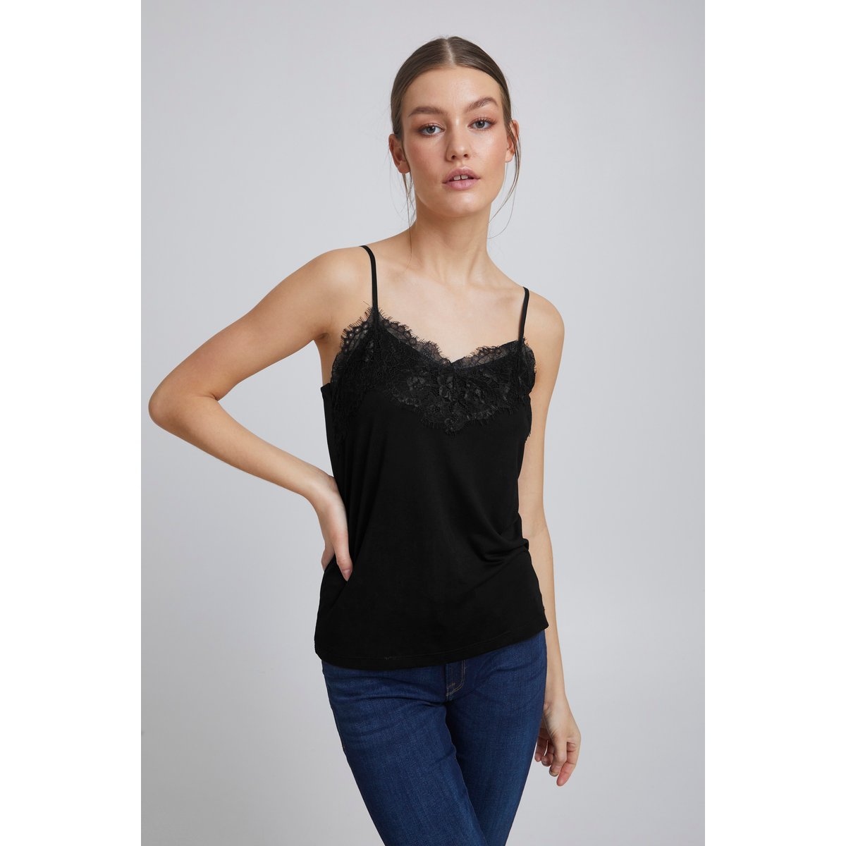 Sleeveless top noir, ICHI