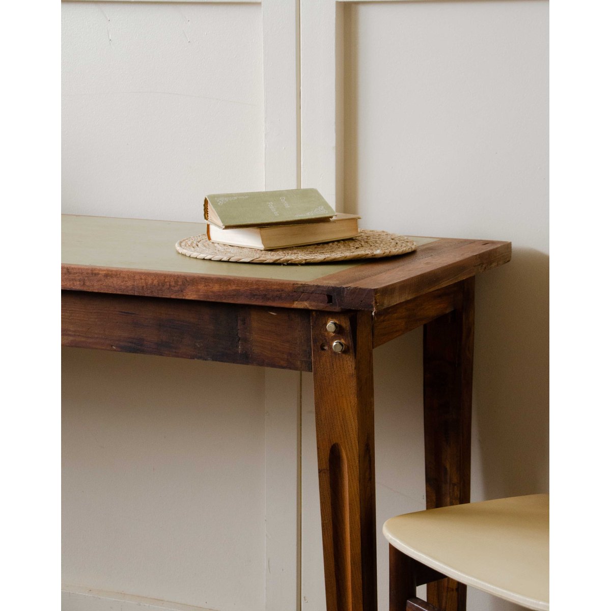 Table d'estaminet Romy N°1416 - Bon état bois foncé, DEBONGOUT
