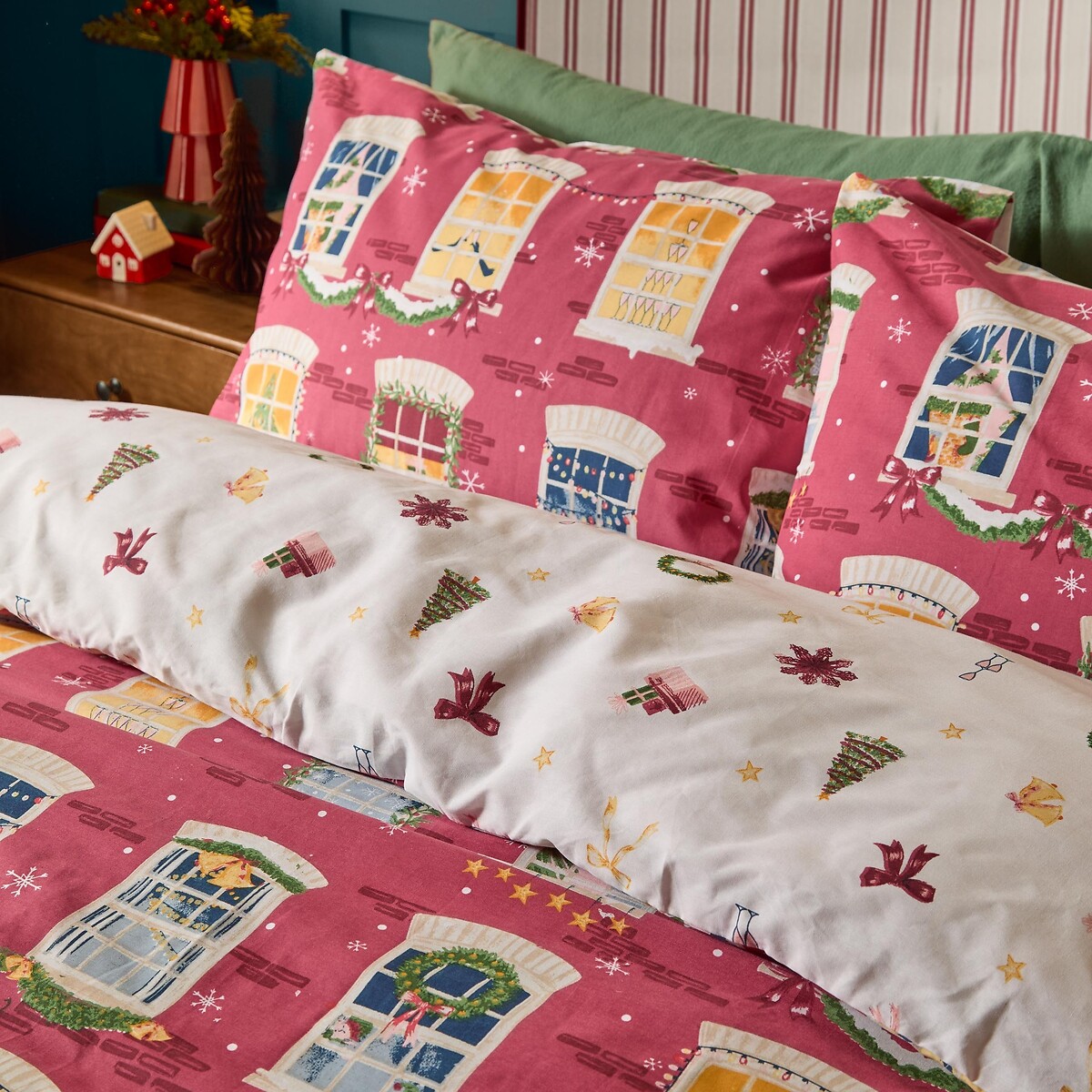 Christmas Eve Reversible Duvet Cover and Pillowcase Set cranberry, FURN.