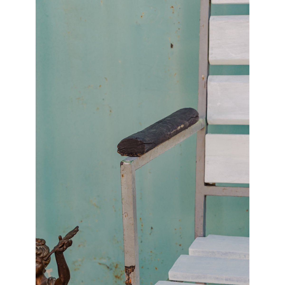 Banc en bois gris et blanc Antoine N°491 - Bon état blanc, DEBONGOUT