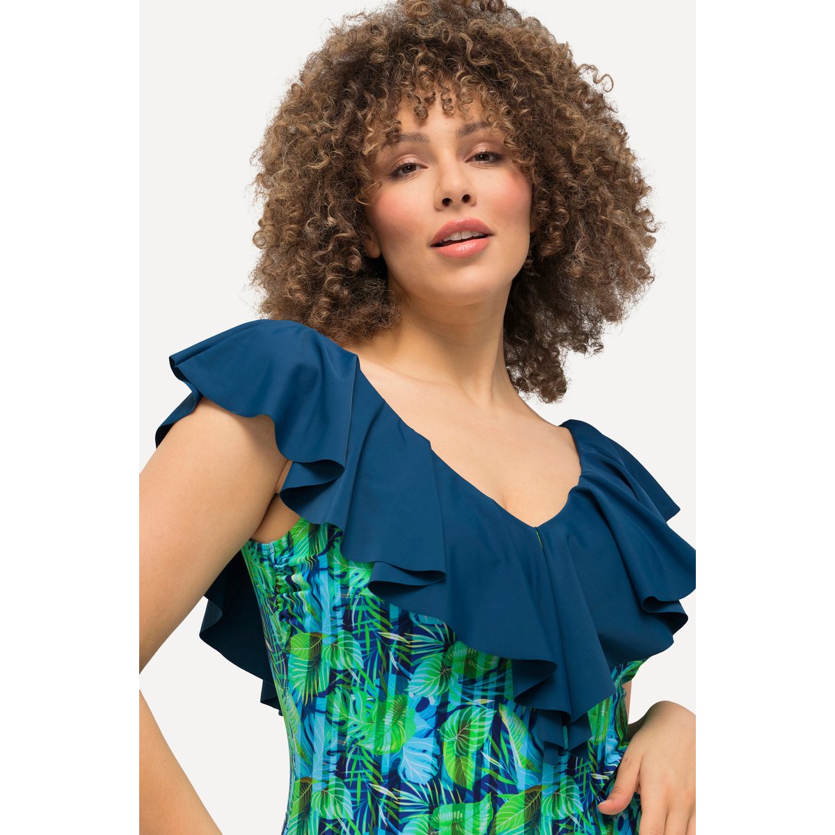 Maillot de bain à bonnets souples. Motif pétrole foncé, ULLA POPKEN