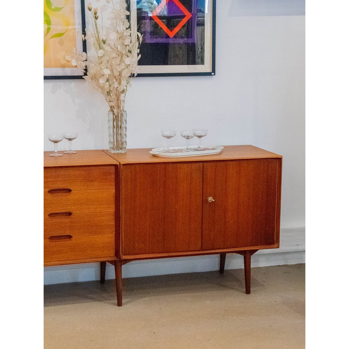 Longue enfilade en bois clair Margaret N°430 - Bon état bois foncé, DEBONGOUT