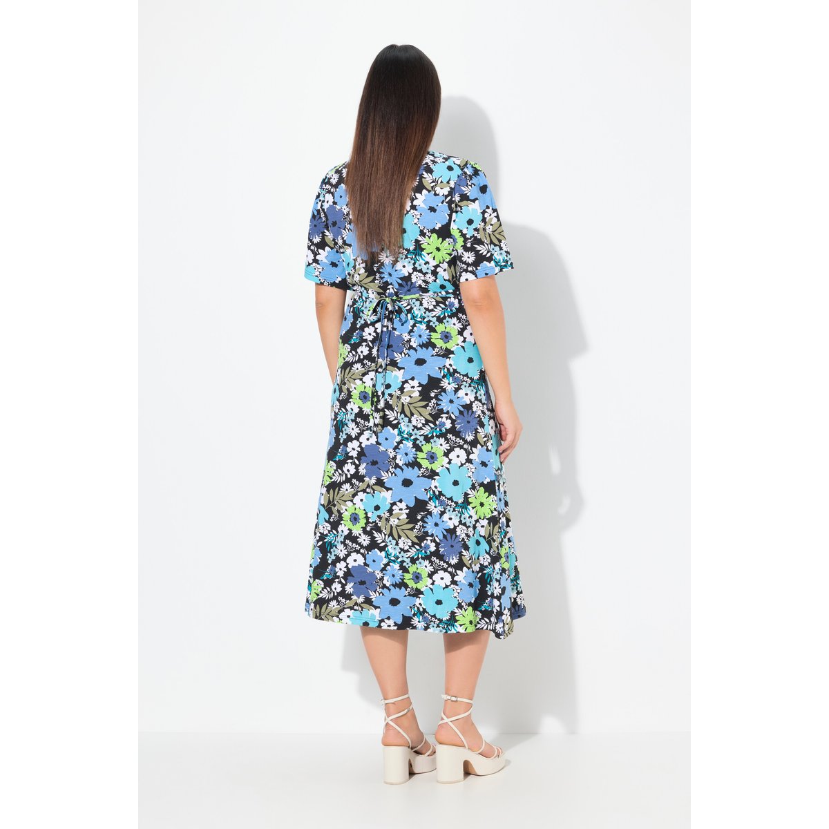 Robe midi en jersey. Décolleté V et manches noir, ULLA POPKEN