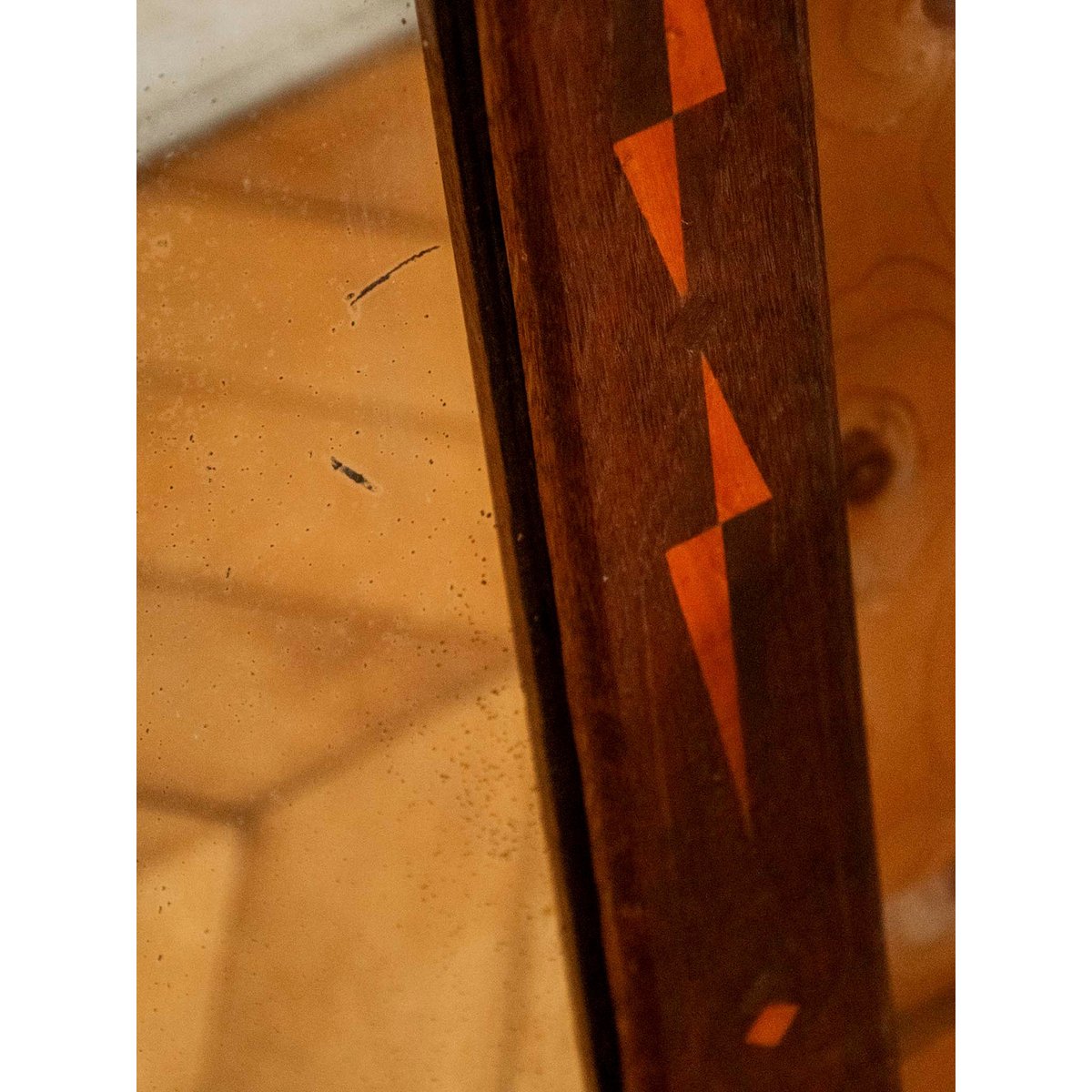 Miroir marqueté en bois foncé Georges N°1320 - Bon état bois foncé, DEBONGOUT