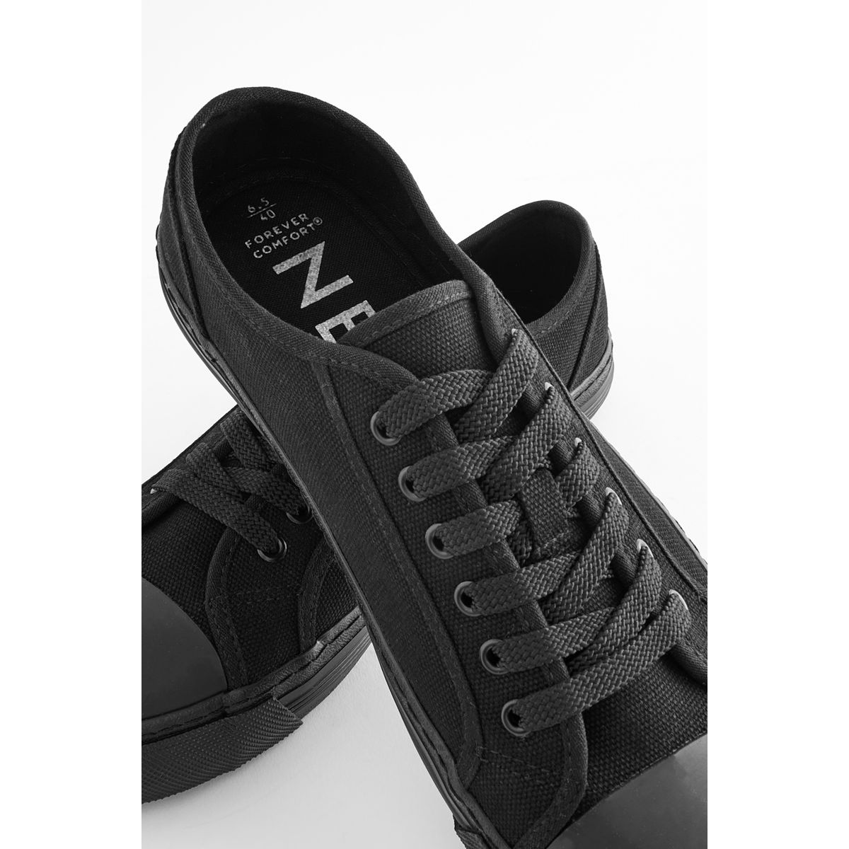 Baskets de base-ball noir, NEXT