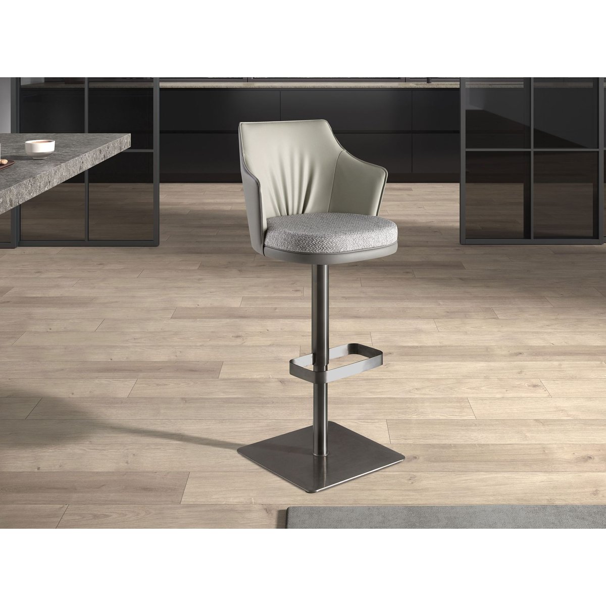 Tabouret pivotant en tissu marbré et similicuir gris | acier noirci, ANGEL CERDA