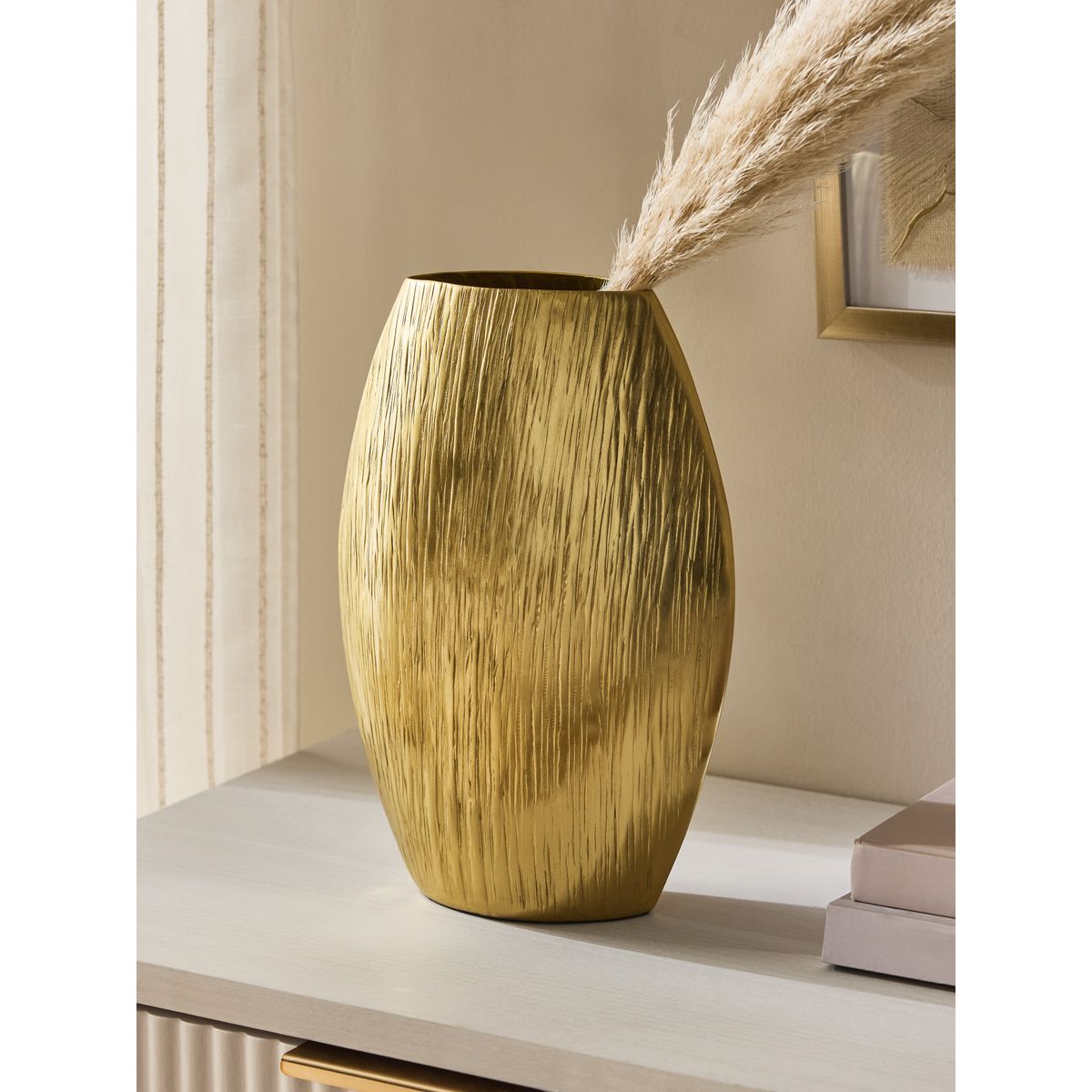 Vase texturé en métal evie doré, NEXT