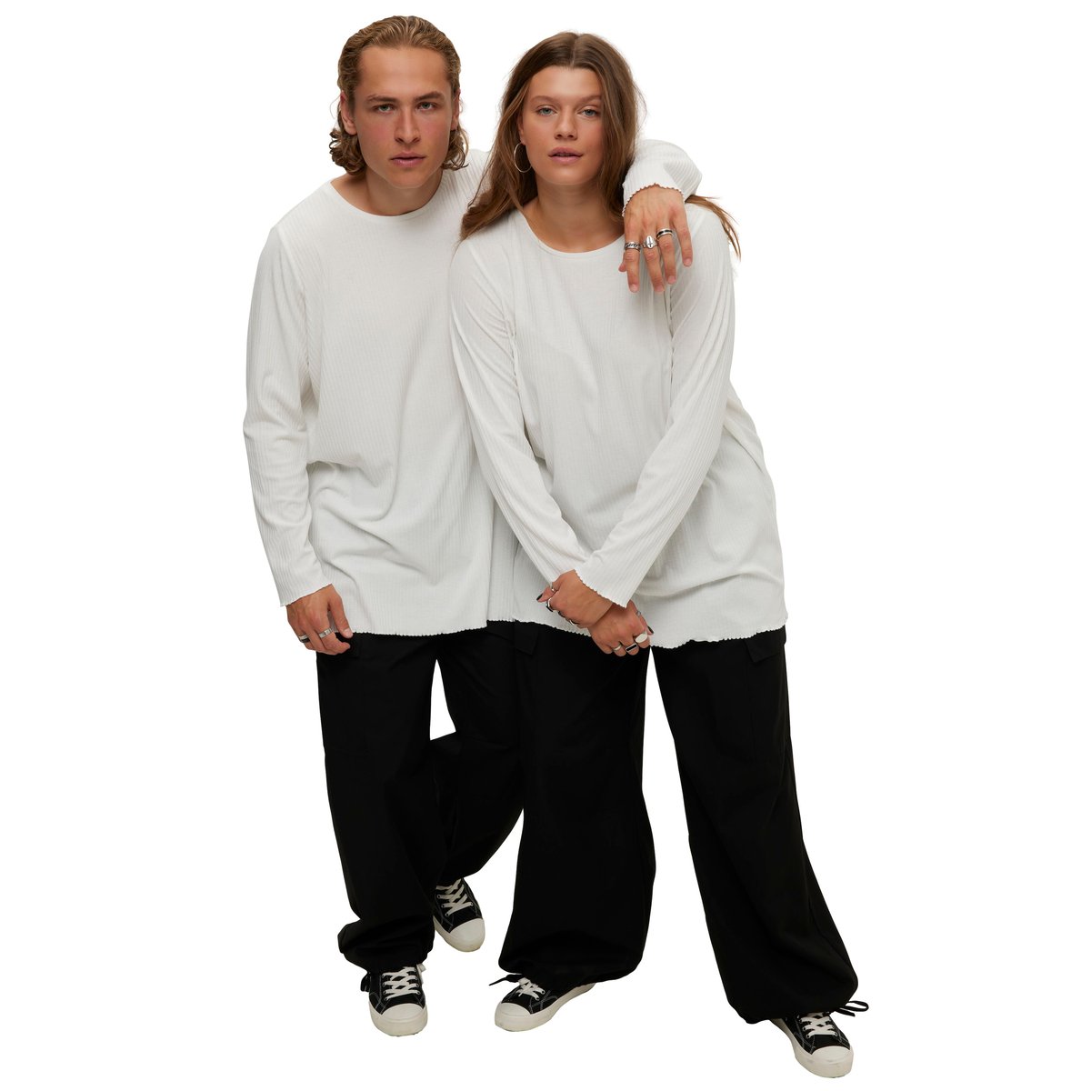 T-shirt long à col rond et manches courtes. blanc cassé, STUDIO UNTOLD
