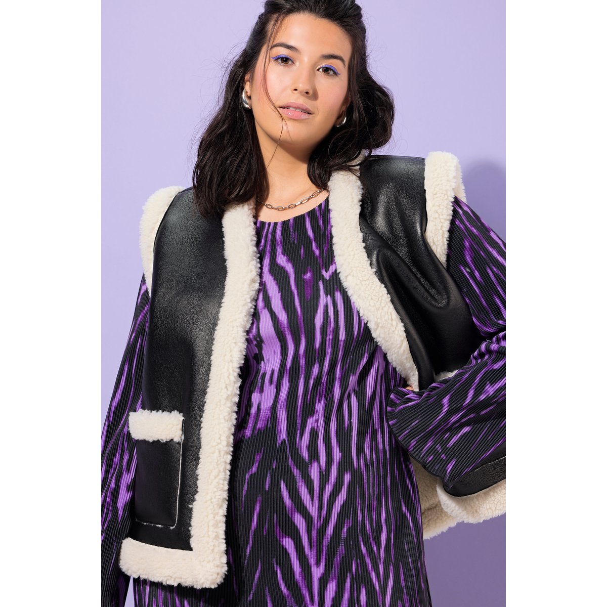 Gilet en simili et imitation fourrure. Ligne noir, STUDIO UNTOLD