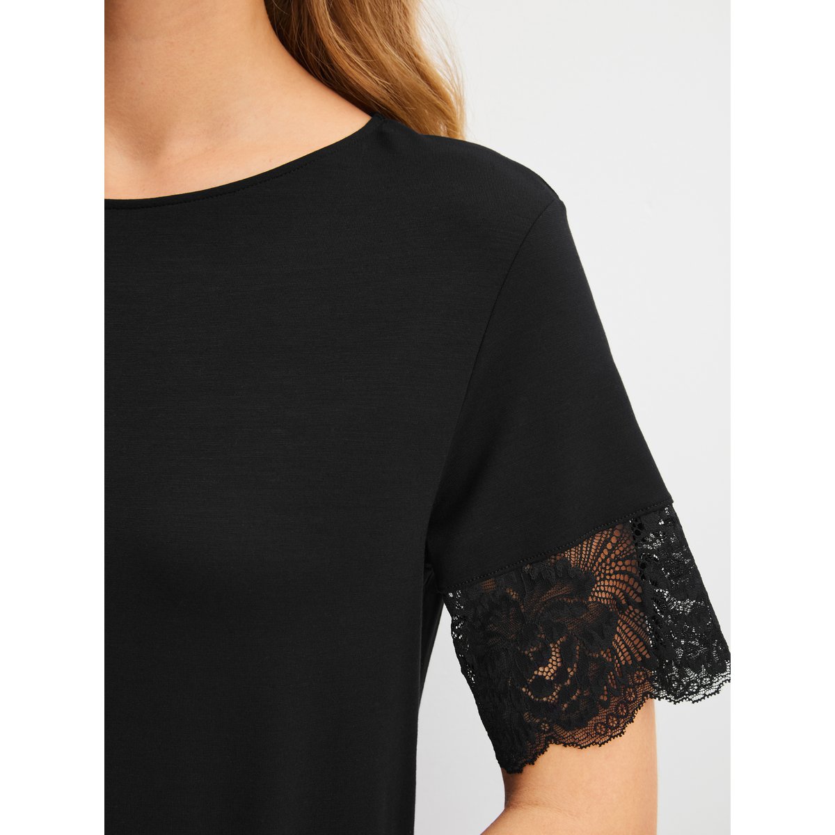 Chemise de nuit à manches courtes, longueur 95 cm manches courtes Modal ELEGANT DREAMS noir, CALIDA