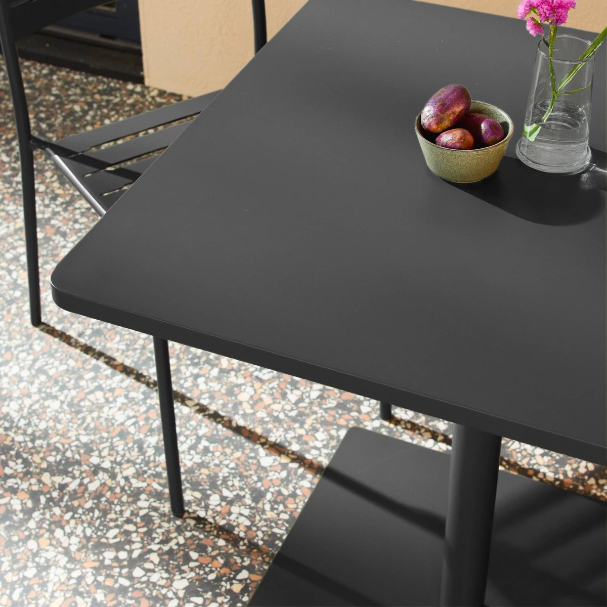 Table de jardin bistrot carré acier + 2 assises OREA + AMÉLIA kaki, SWEEEK