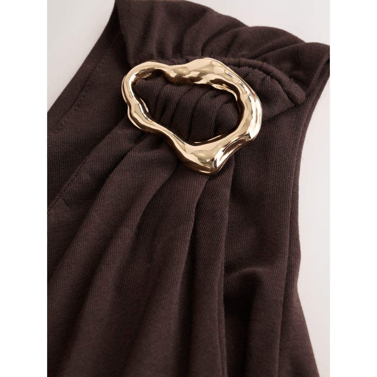 Robe mi-longue asymétrique nouée/détail doré chocolate, NEXT