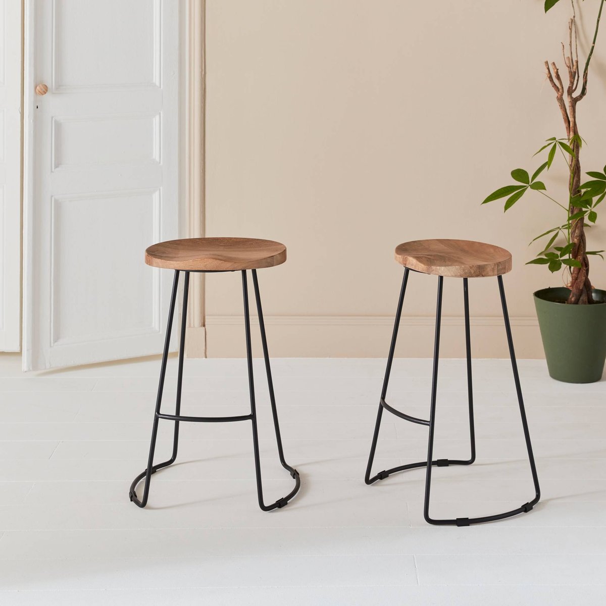 Tabouret de bars bois de manguier et acier, 65cm, repose pieds (lot de 2) JAYA naturel, SWEEEK