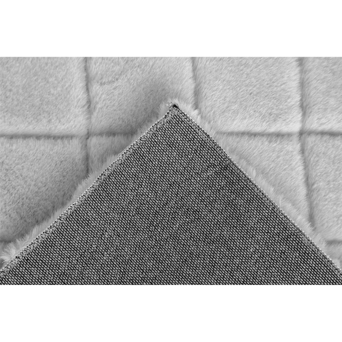 Tapis rectangulaire à motif losange gris clair uni matelassé, ARTE ESPINA