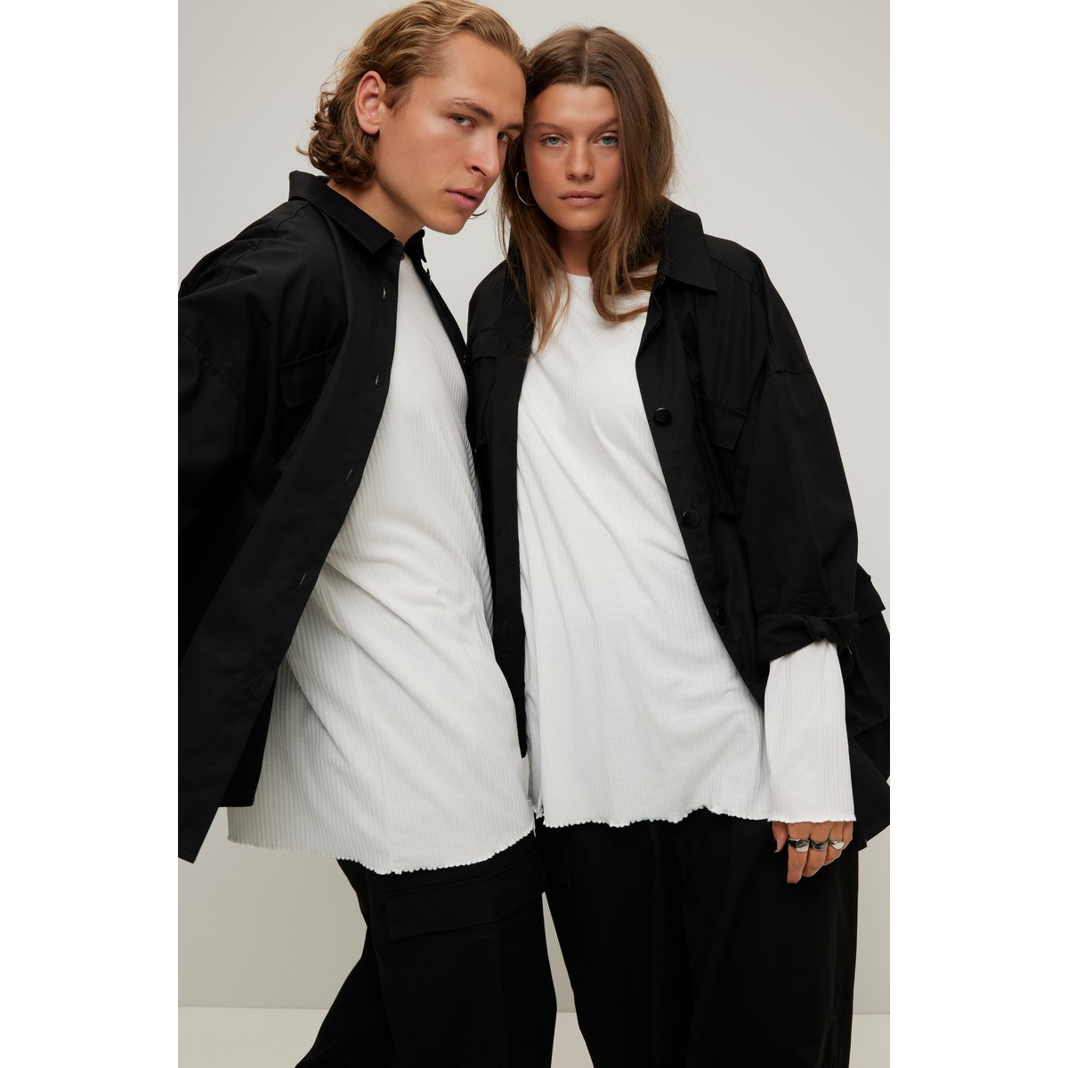 Veste chemise oversize à manches longues. noir, STUDIO UNTOLD