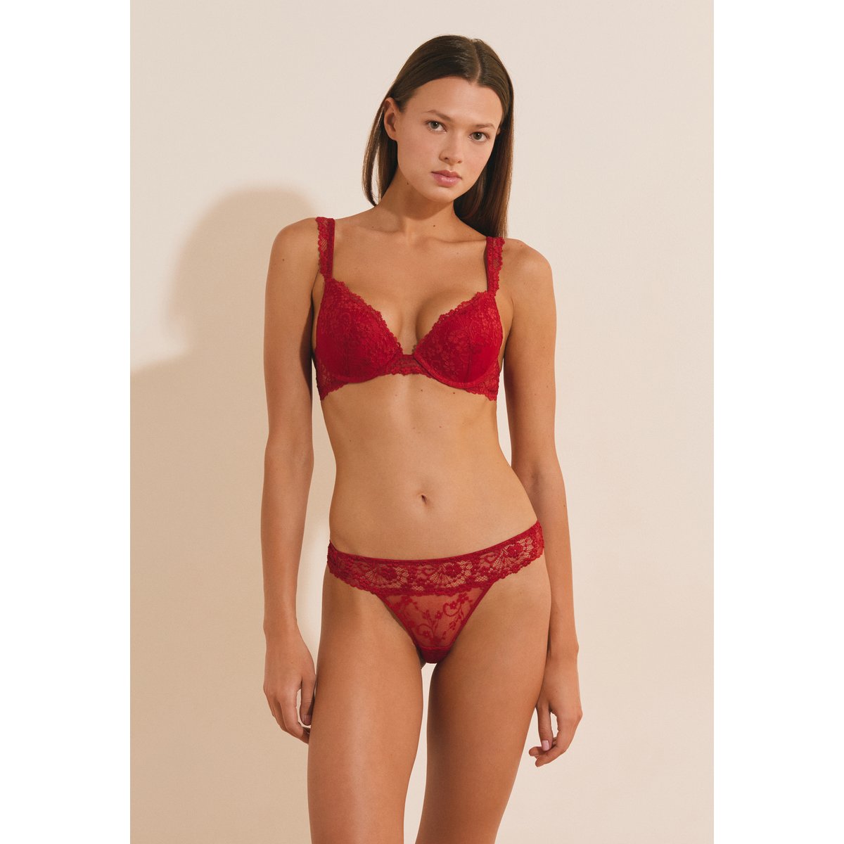 Soutien-gorge N.2 - Le push-up plongeant en dentelle SOUPCON rouge, ETAM