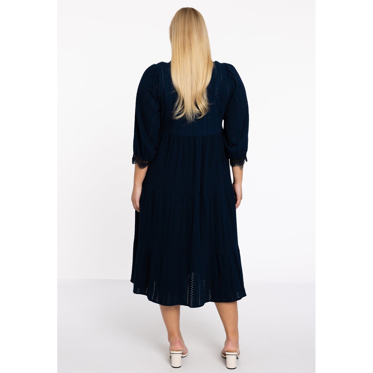 Robe en dentelle bleu, YOEK