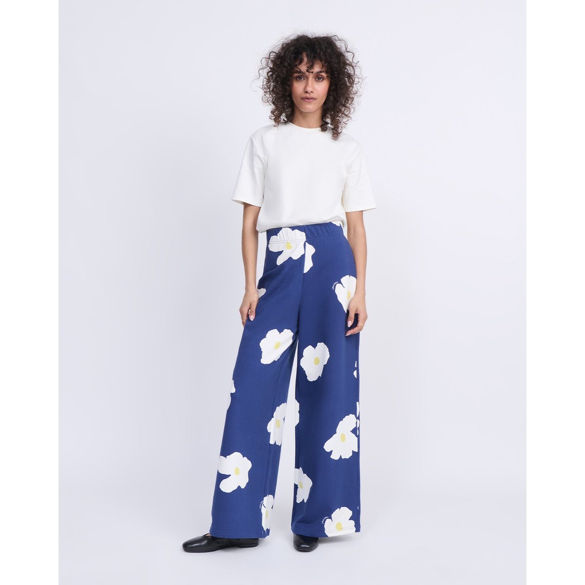 Pantalon en coton bio grandes fleurs bleu encre, EMOI EMOI