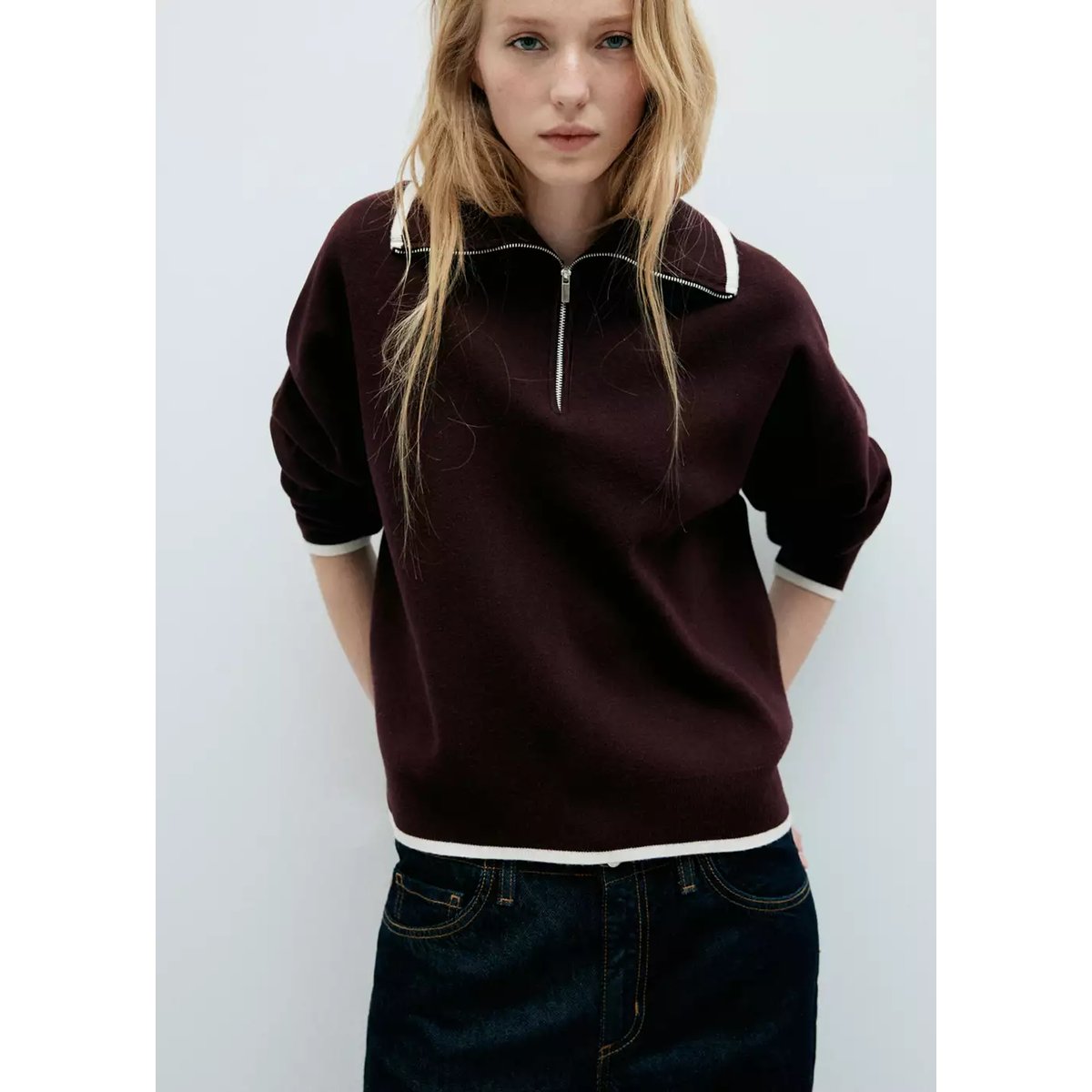 Pull col polo avec rayures en contraste chocolat, MANGO